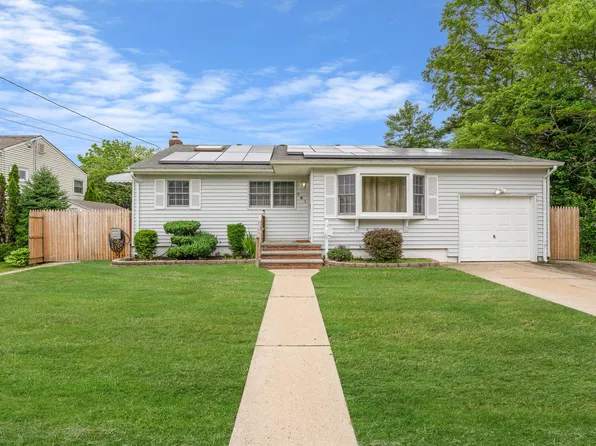 781 Bermuda Road, West Babylon, NY 11704