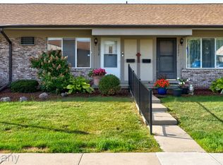 25219 Potomac Dr, South Lyon, MI 48178