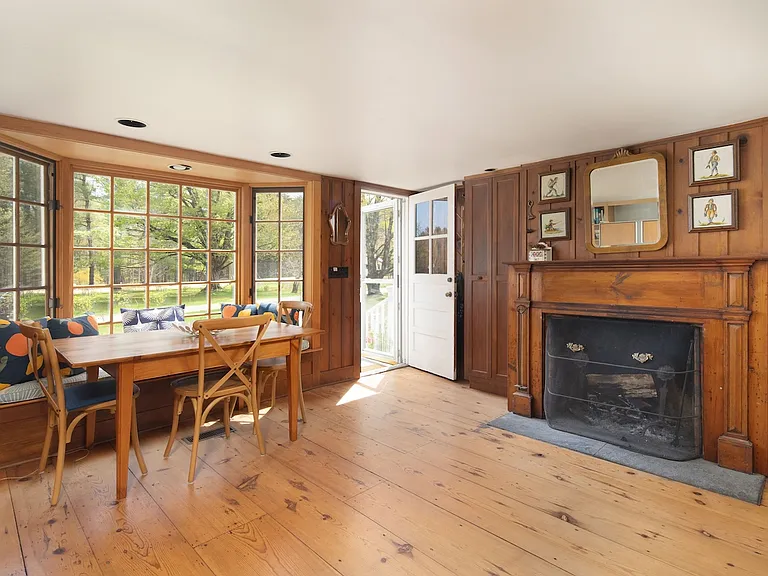 1430 Salisbury Rd — Photo 4