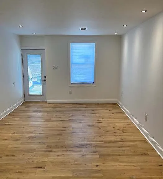 406 Sloan St — Photo 7