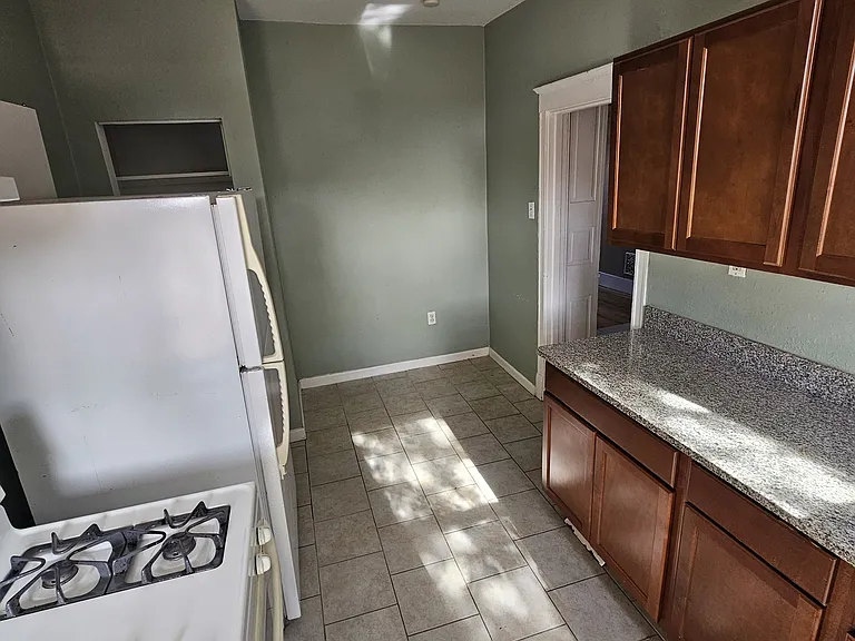 2000 Allen Ave — Photo 13