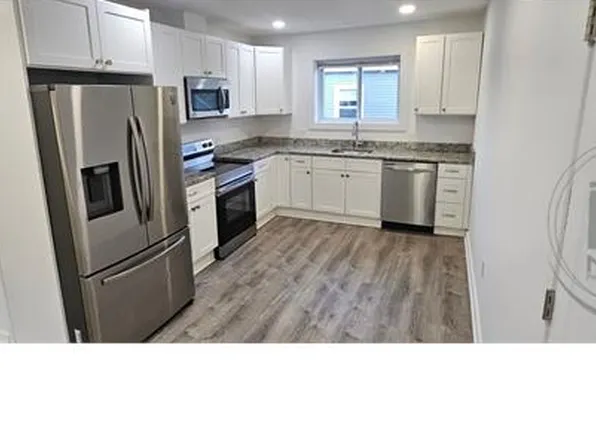 147 Canterbury St APT 3, Worcester, MA 01603