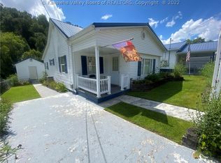 507 Youngs Btm, Elkview, WV 25071