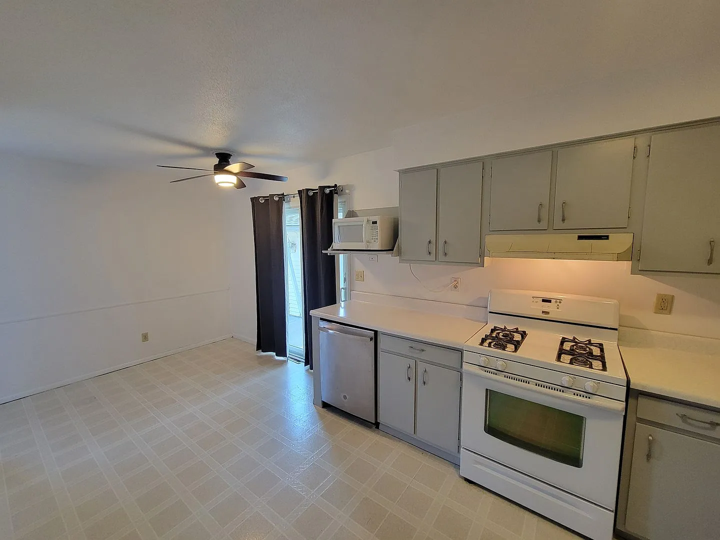 4 Bed 2 Bath Single-Family Home for RENT — Photo 1