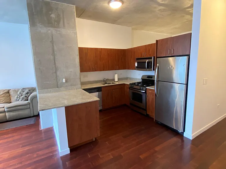 235 W Van Buren St #1422 — Photo 2