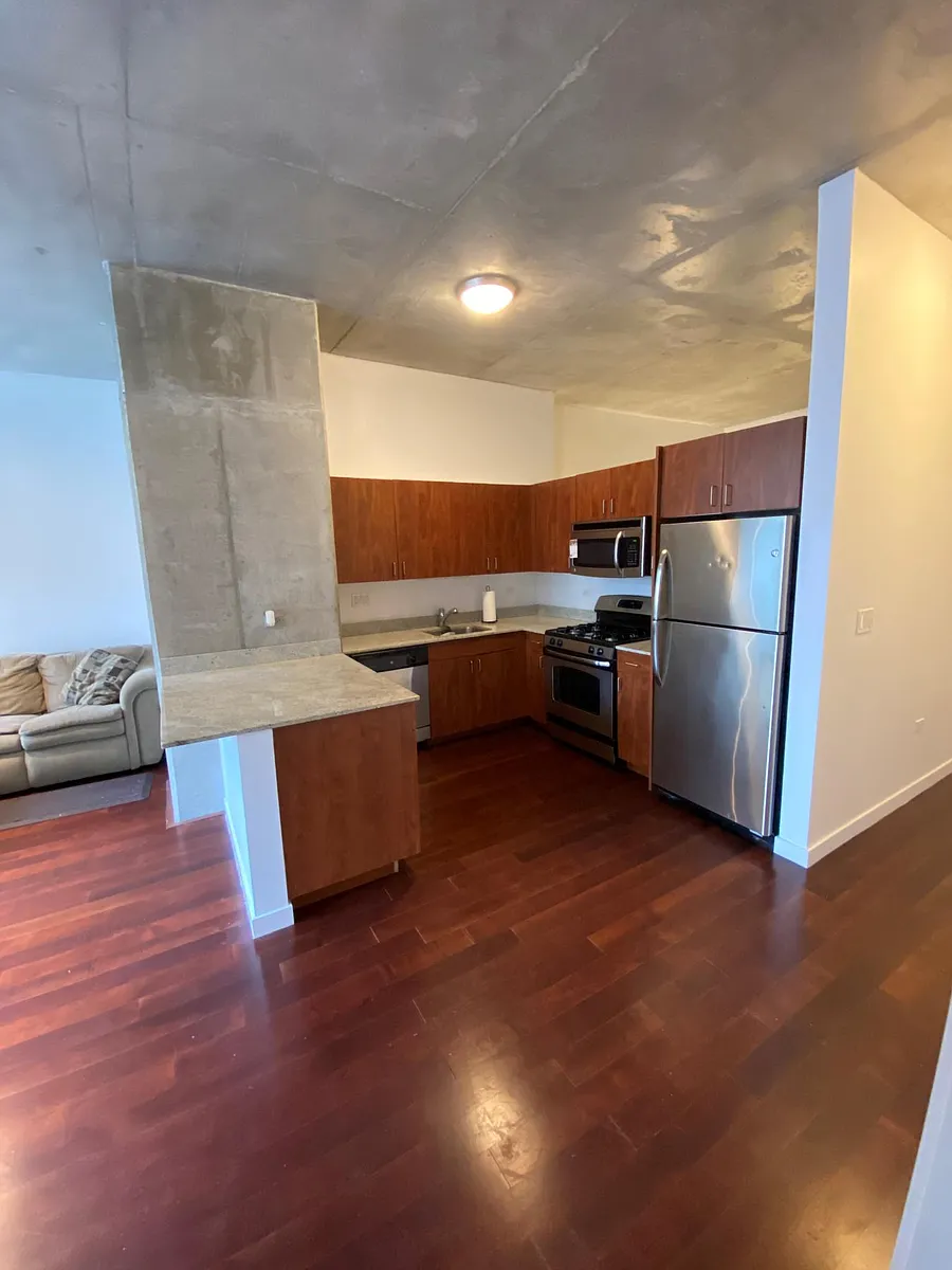 Building Photo - 235 W Van Buren St #1422