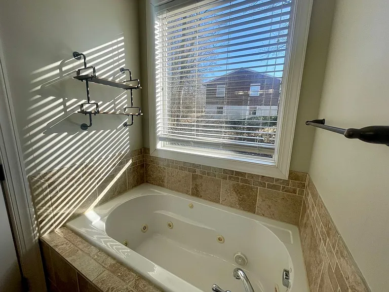 728 Sherman Dr — Photo 7