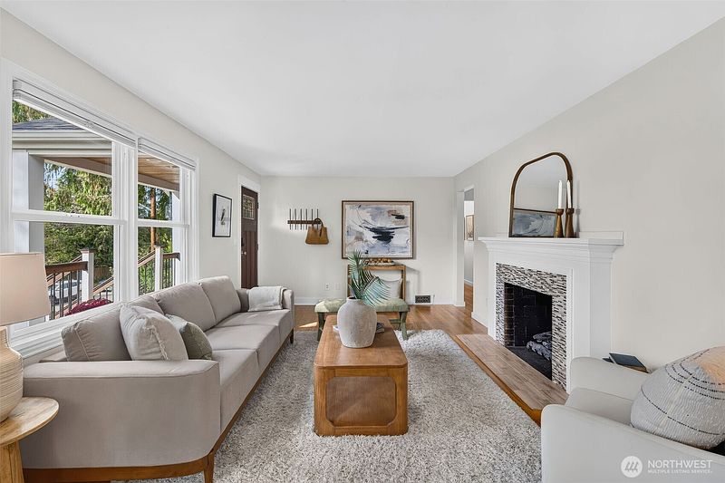 3rd image of 7726 30th Avenue NE