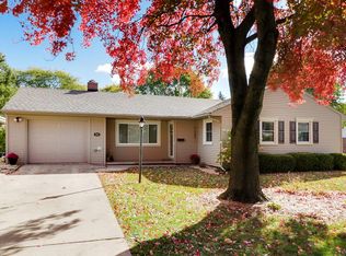 1102 Crescent Ln, Normal, IL 61761