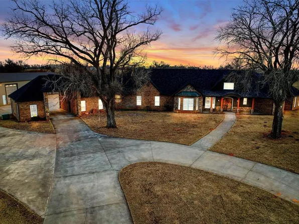 922 E 3rd St, Elk City, OK 73644