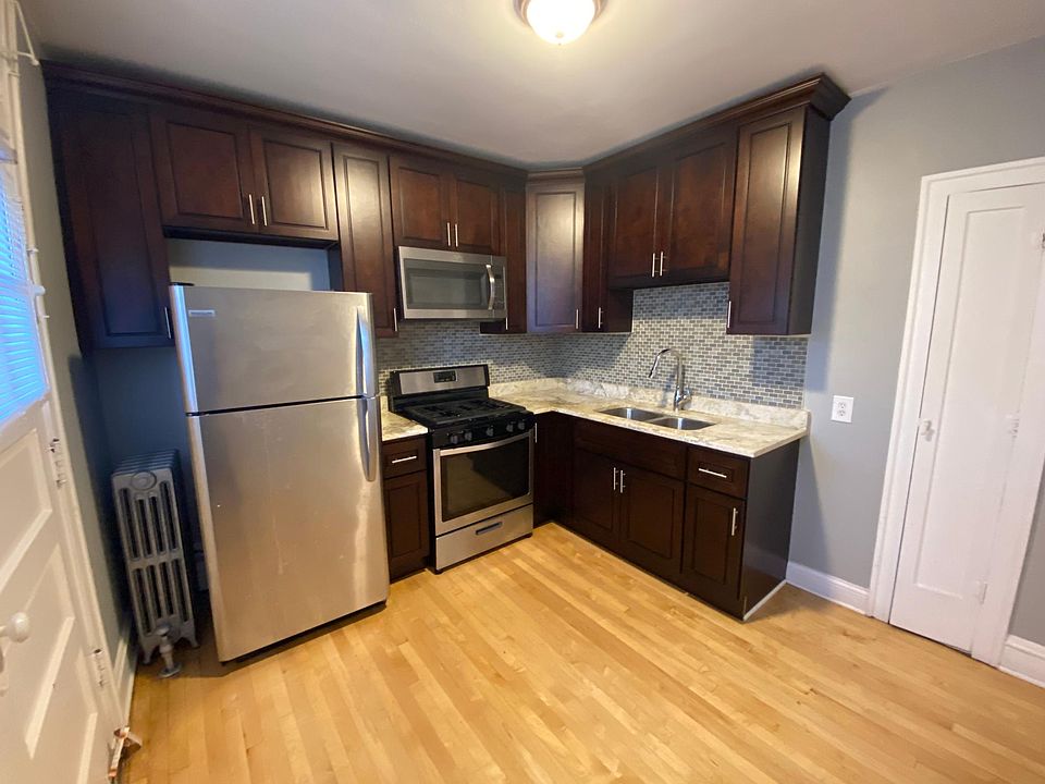 1st image of 2905 N Kilbourn Ave #2