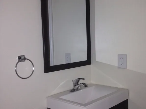 Derry Village Green, 26 S Main St APT 3, Derry, NH 03038