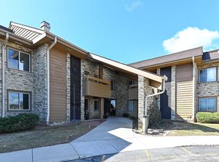 2101 W Good Hope Rd UNIT 211, Glendale, WI 53209