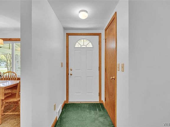 3rd image of 5588 Genesee St