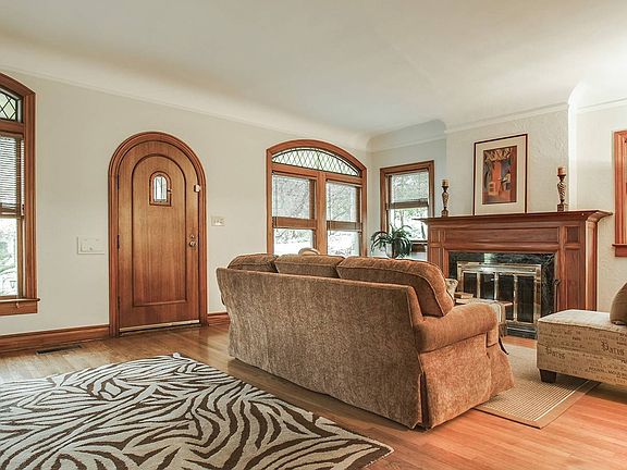 2nd image of 233 Wildrose Ave