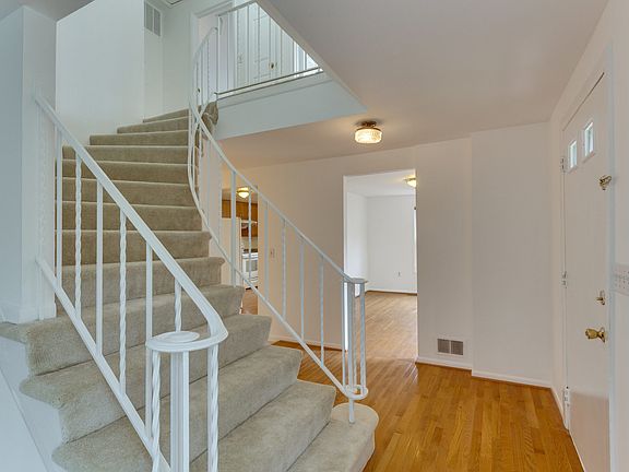 4th image of 9422 Candleberry Ct