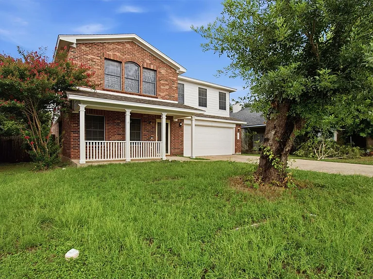 1806 Carriage Hills Trl — Photo 1