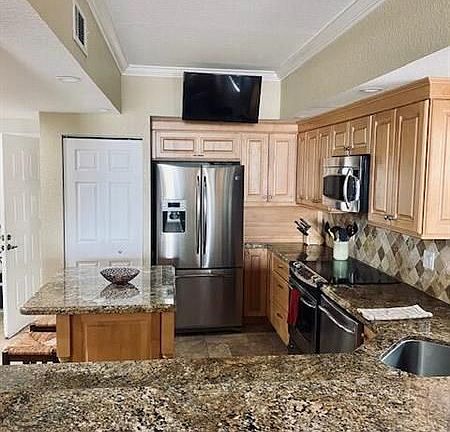 5th image of 220 Lake Dr APT 103