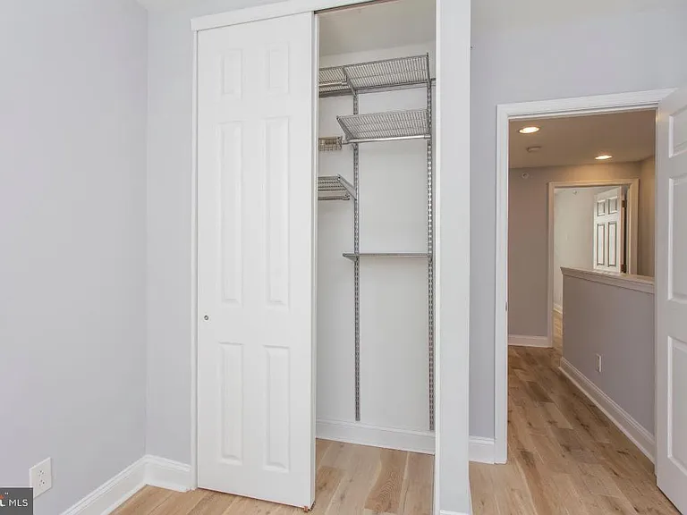 1322 S Bancroft St — Photo 13