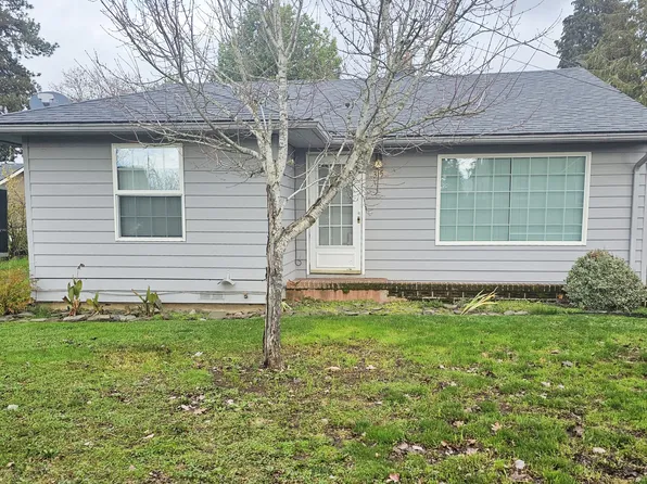 315 E 3rd St, Molalla, OR 97038
