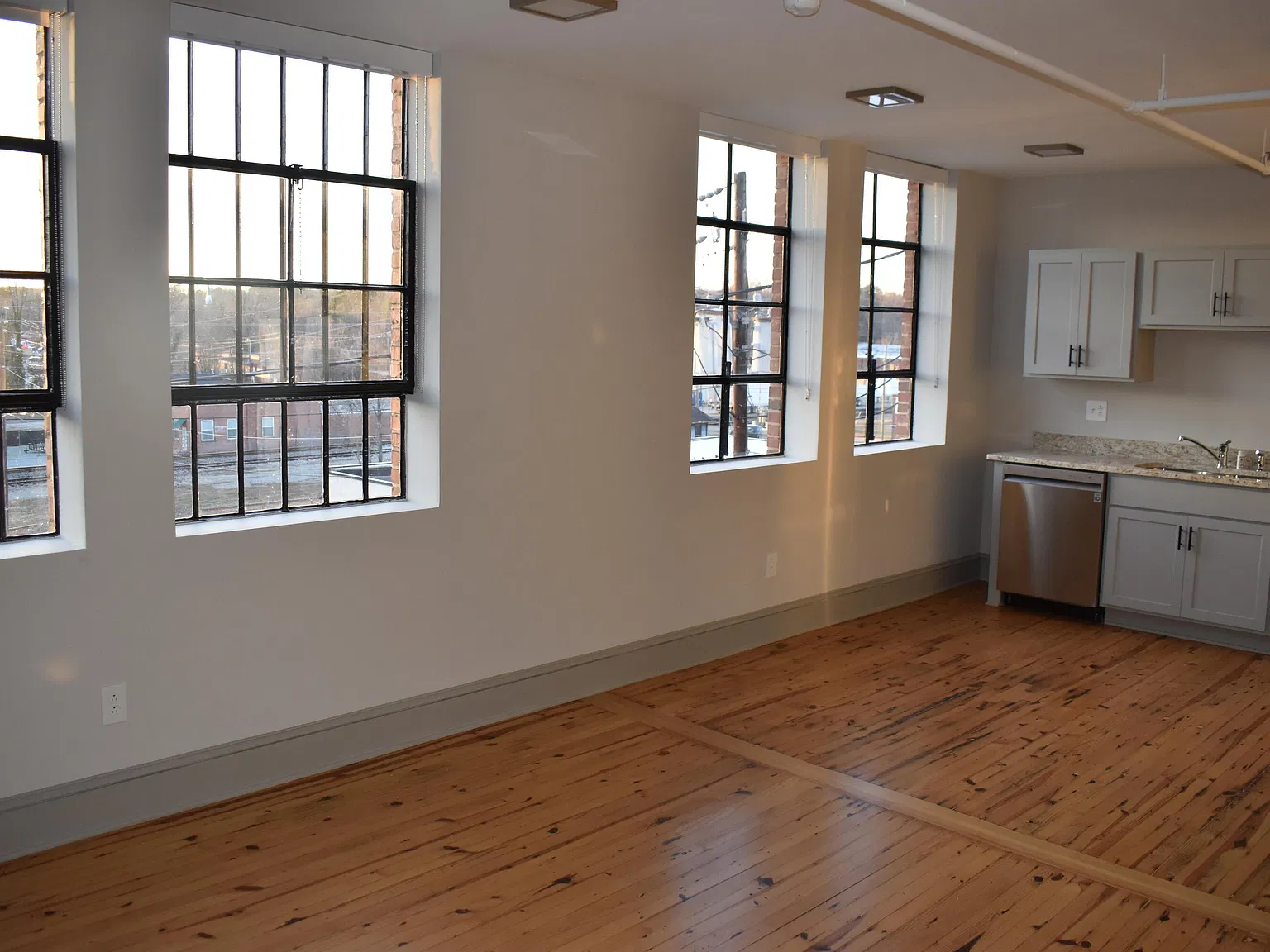 2 bed, 1.0 bath, $1,200 — Photo 4