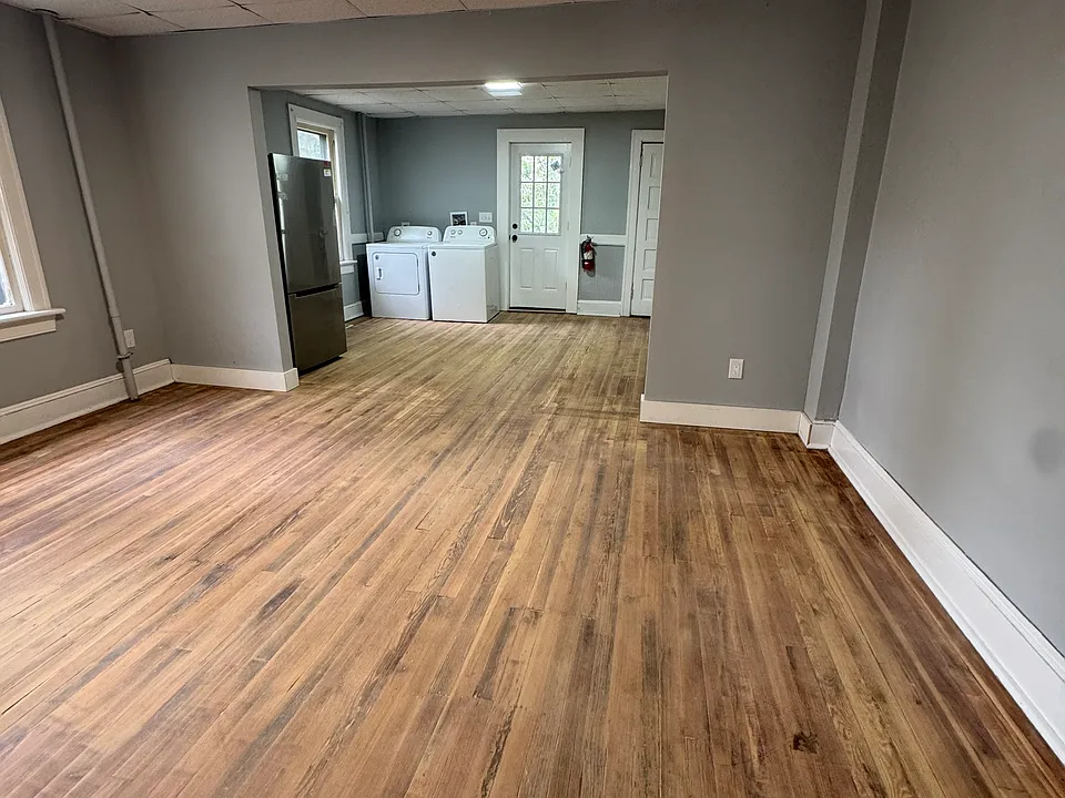 944 N Main Ave #1