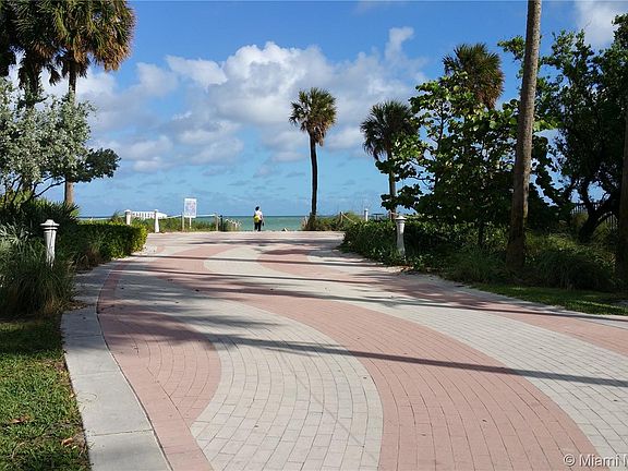 4th image of 2899 Collins Ave APT 501