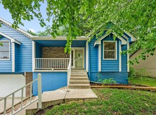 2309 NE Bridgeport Dr, Lees Summit, MO 64086