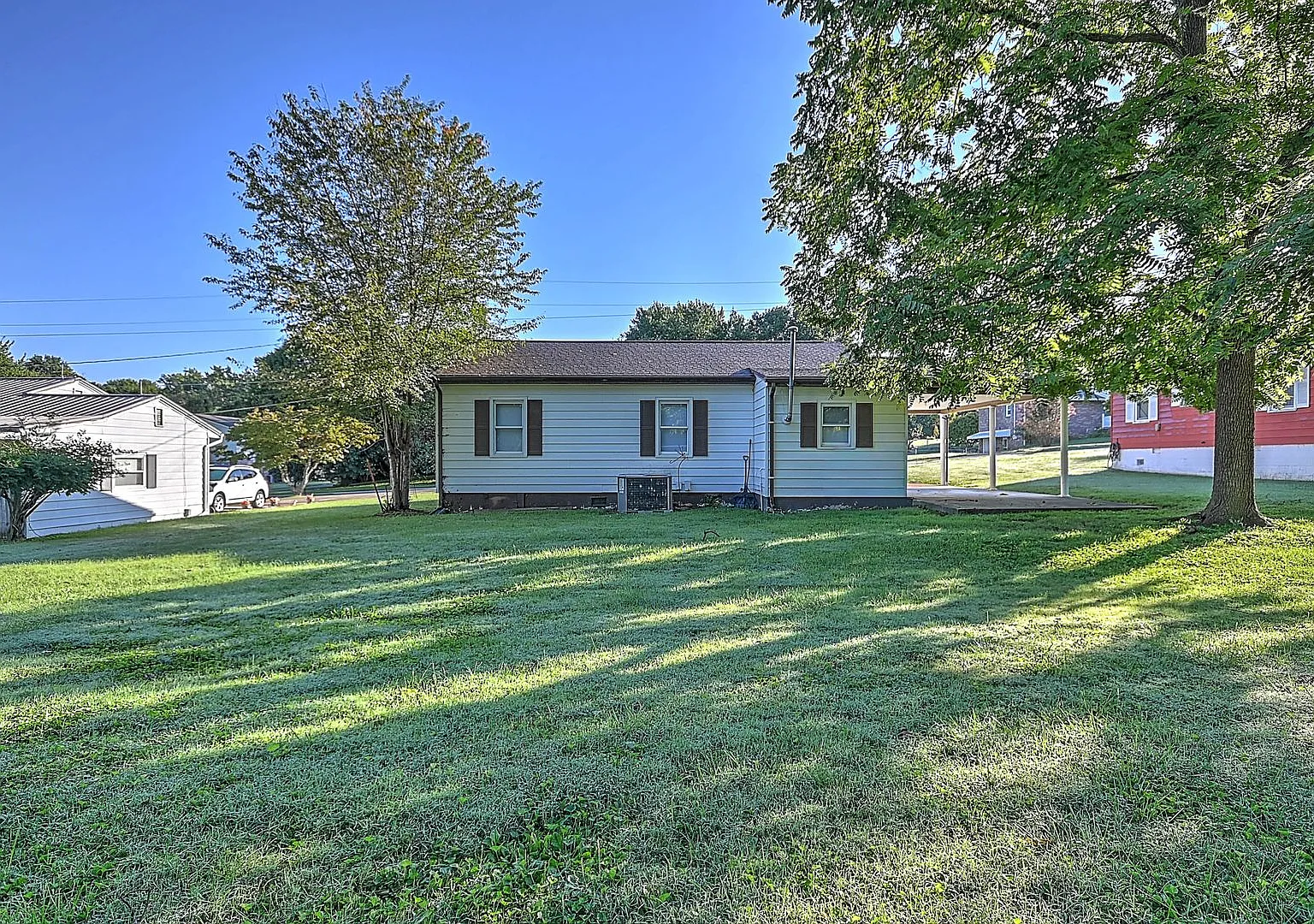 3 Bedroom / 1 Bath Home — Photo 2