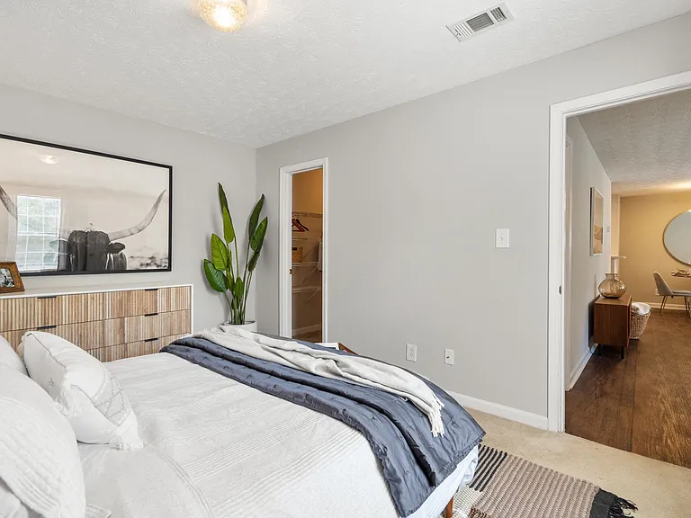 Belmont Crossing Apartment Homes — Photo 32