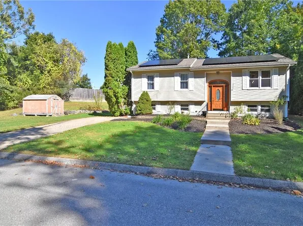 16 River Dr, Johnston, RI 02919