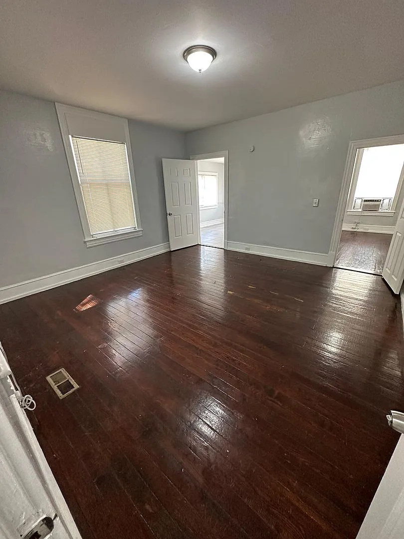 Fully renovated Single Family 2/1 available for immediate rent! — Photo 4