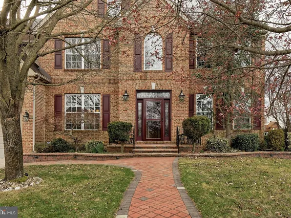 817 Renaissance Dr, Williamstown, NJ 08094