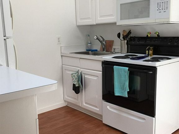 4th image of 718 Glenridge Ln #1