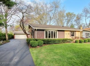 402 N Wilshire Ln, Arlington Heights, IL