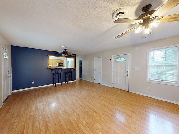 5th image of 1002 Jennifer Dr