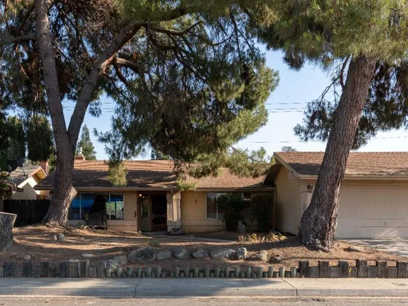 1946 Calimyrna Ave, Clovis, CA 93611