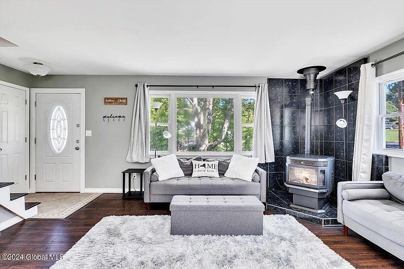 3rd image of 14 Wanzer Avenue