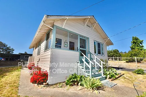 1345 Eastman Ln Photo 1