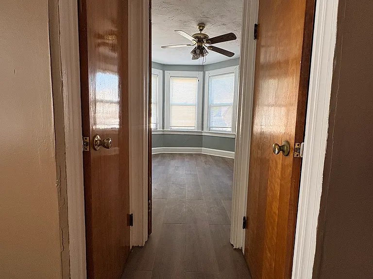 49 Columbia Ave — Photo 6