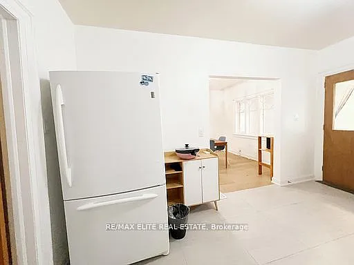 299 Robina Ave E — Photo 24