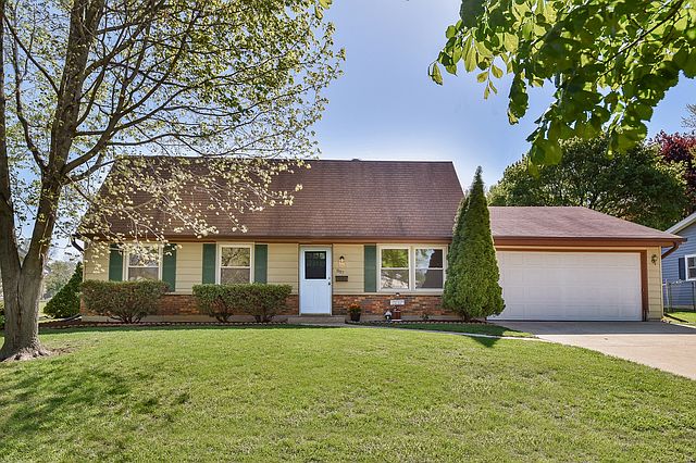 1st image of 887 Laurel Dr