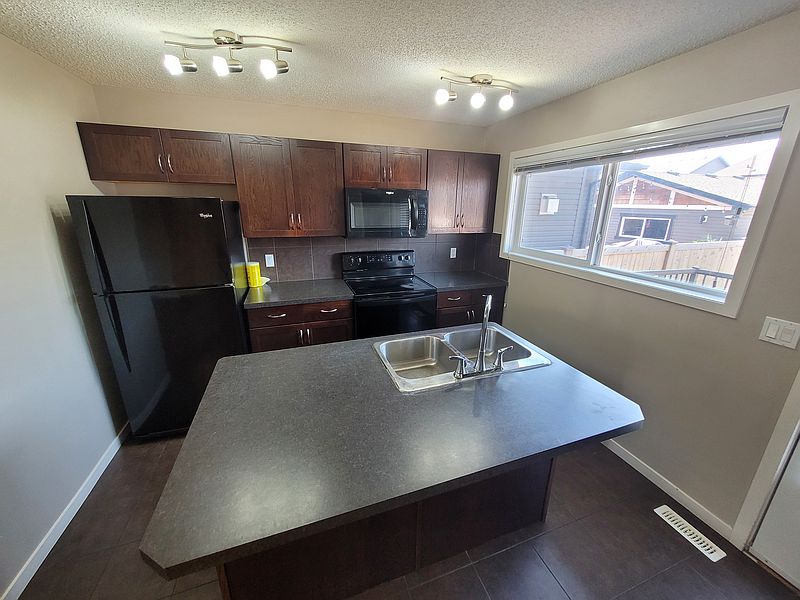 Edmonton House for rent - 3 Bedrooms — photo 3