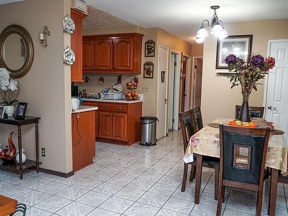 3rd image of 2561 N Anchor Ave