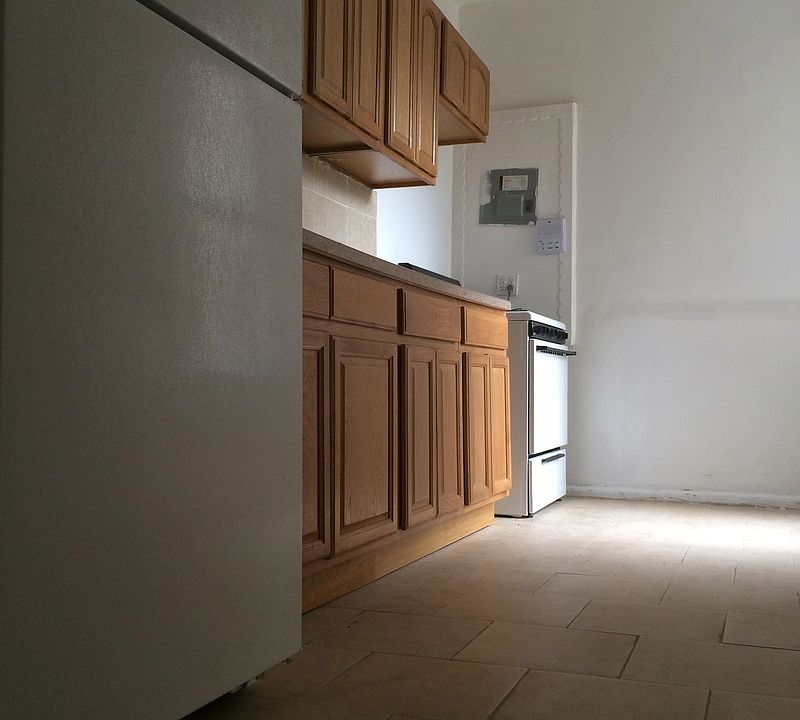2nd image of 4128 Carpenter Ave APT 2B