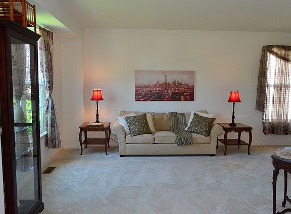 4th image of 15023 Meadow Ln