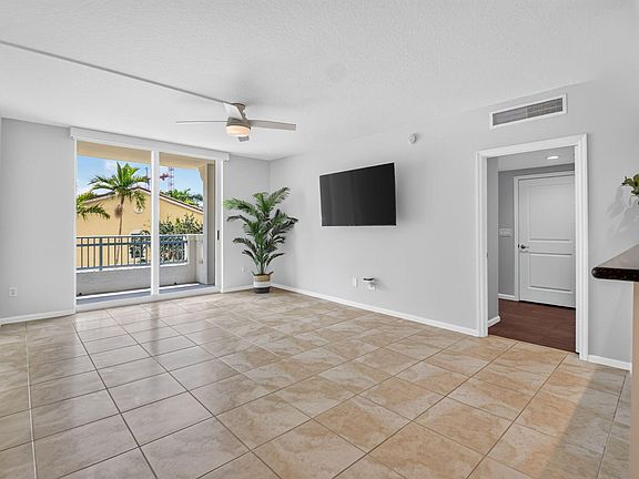 4th image of 403 S Sapodilla Avenue #307