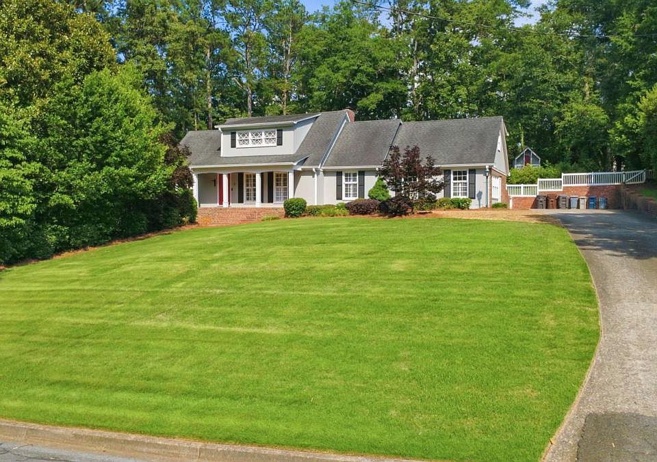 1st image of 2 Walnut Dr