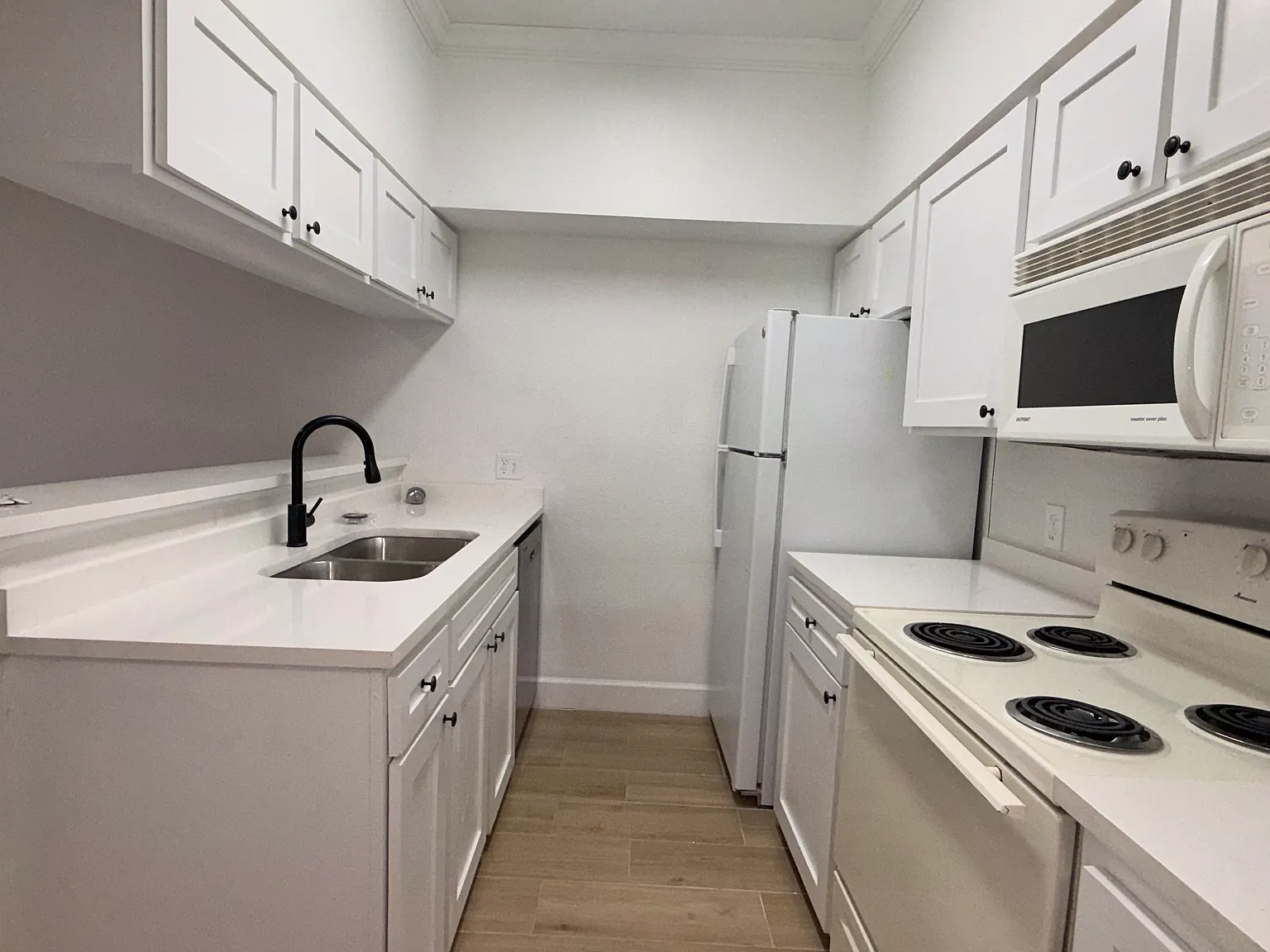 2 bed, 841 sqft, $1,300 — Photo 3
