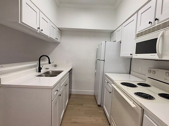 3rd image of 2626 Holly Hall St APT 601